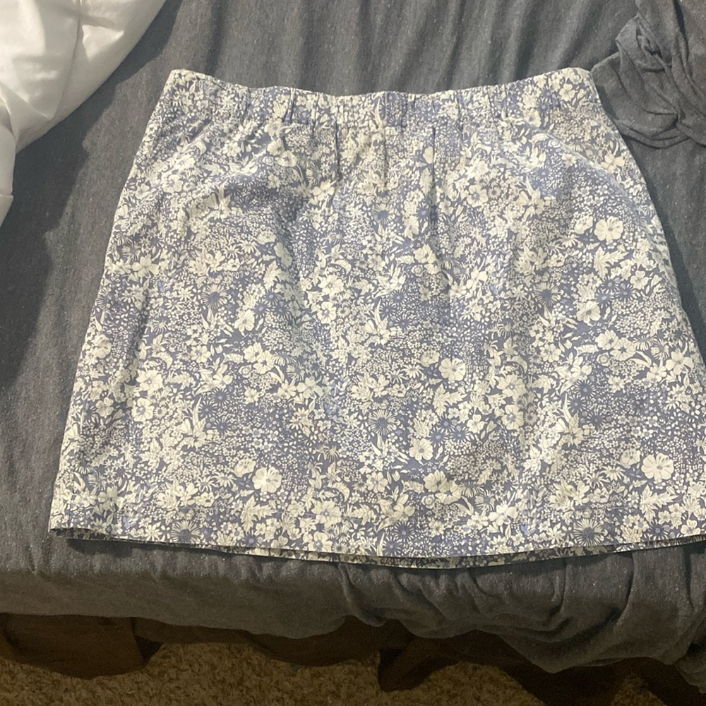 Gray and white printed skirt